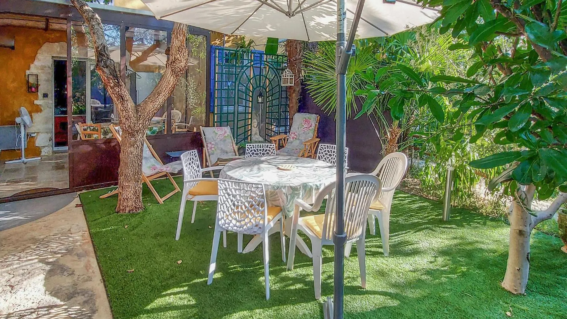 Stunning Home In Carpentras With Kitchen